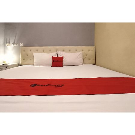Reddoorz At Deluxe Hotel Near Terminal Purabaya Bungurasih Sidoarjo Bagian luar foto